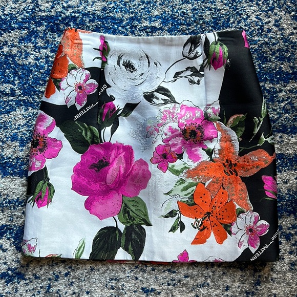 Off-White
Off White Floral Mini Skirt Multicolor
 size 36 - Picture 2 of 14